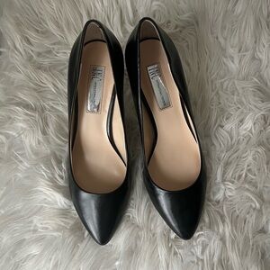 Women's Sz 9 Black Leather Pointed Toe Pumps  I.N.C. International Concepts